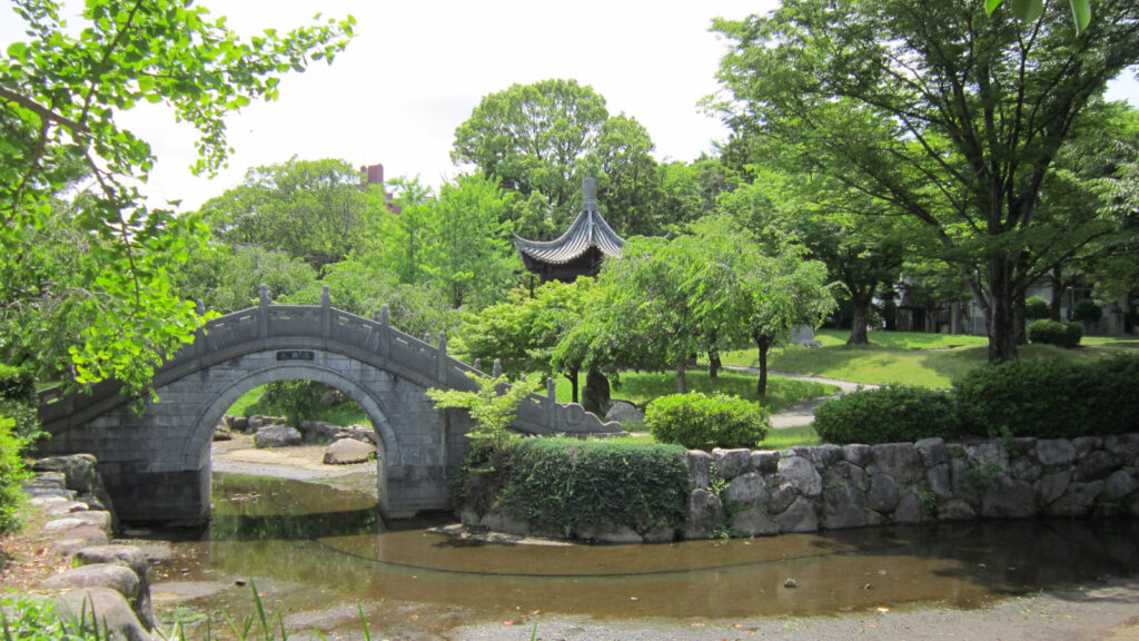 久留米市中央公園の中国風庭園